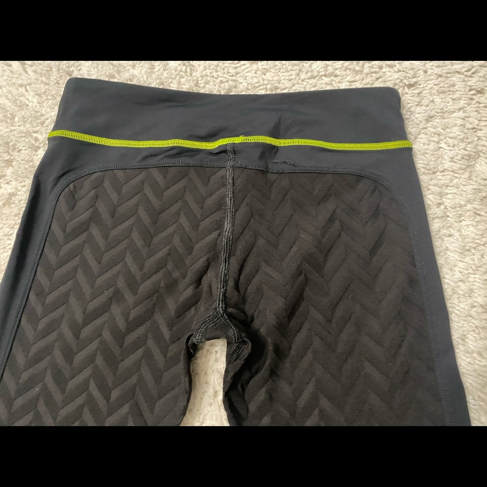 Trina Turk crop leggings size medium